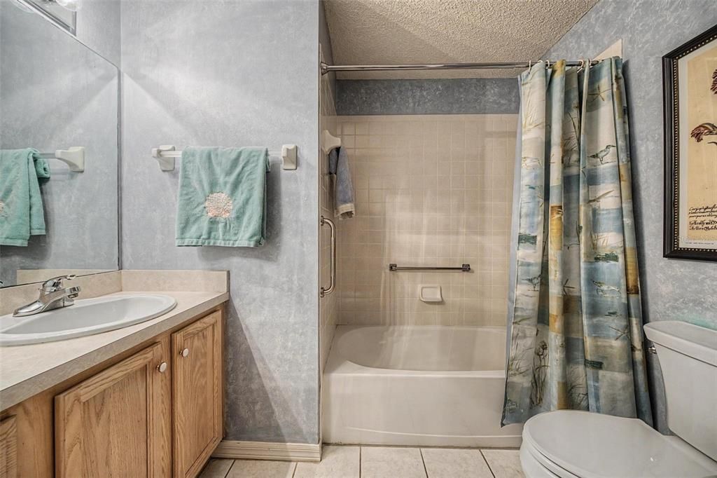 Active With Contract: $315,000 (3 beds, 2 baths, 1705 Square Feet)