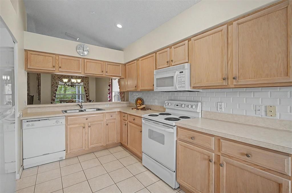 Active With Contract: $315,000 (3 beds, 2 baths, 1705 Square Feet)
