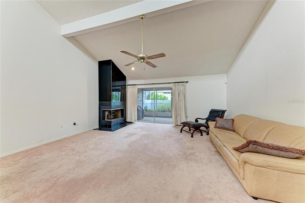 En Venta: $449,000 (3 camas, 2 baños, 1802 Pies cuadrados)