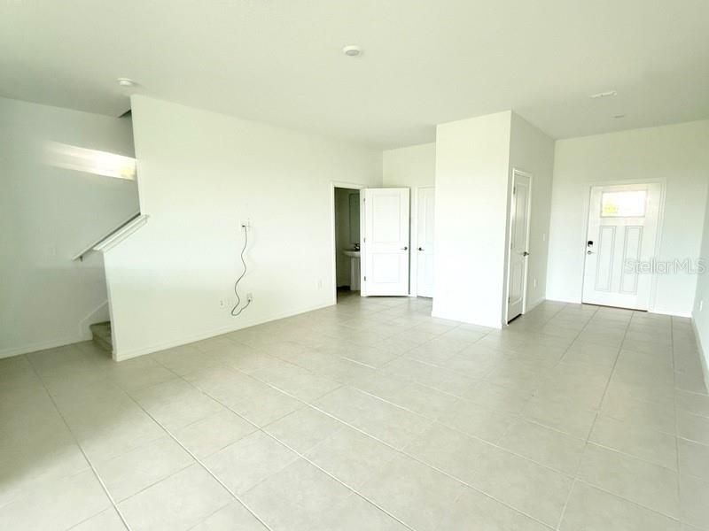 For Rent: $2,100 (3 beds, 2 baths, 1634 Square Feet)