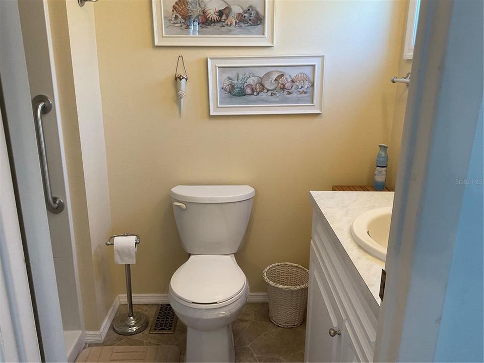 For Sale: $136,000 (2 beds, 2 baths, 960 Square Feet)