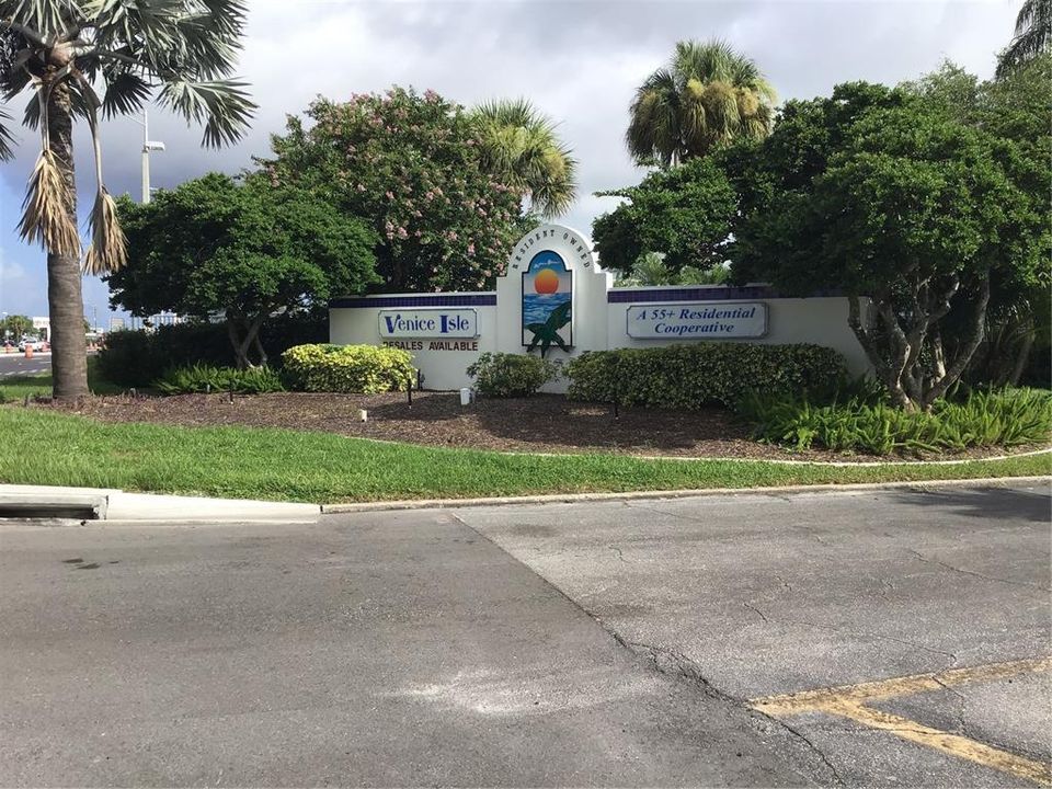 For Sale: $136,000 (2 beds, 2 baths, 960 Square Feet)