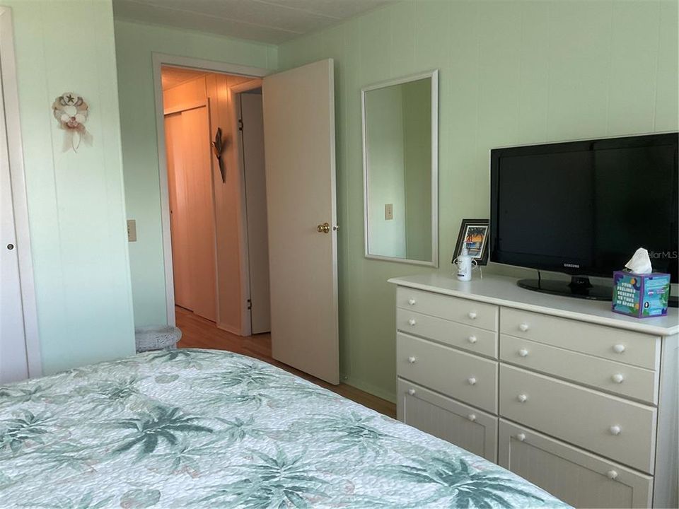 For Sale: $136,000 (2 beds, 2 baths, 960 Square Feet)