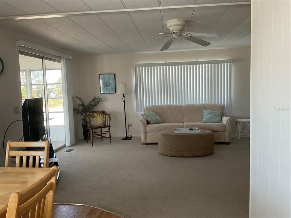 For Sale: $136,000 (2 beds, 2 baths, 960 Square Feet)
