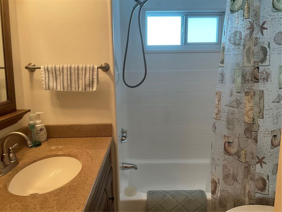 For Sale: $136,000 (2 beds, 2 baths, 960 Square Feet)