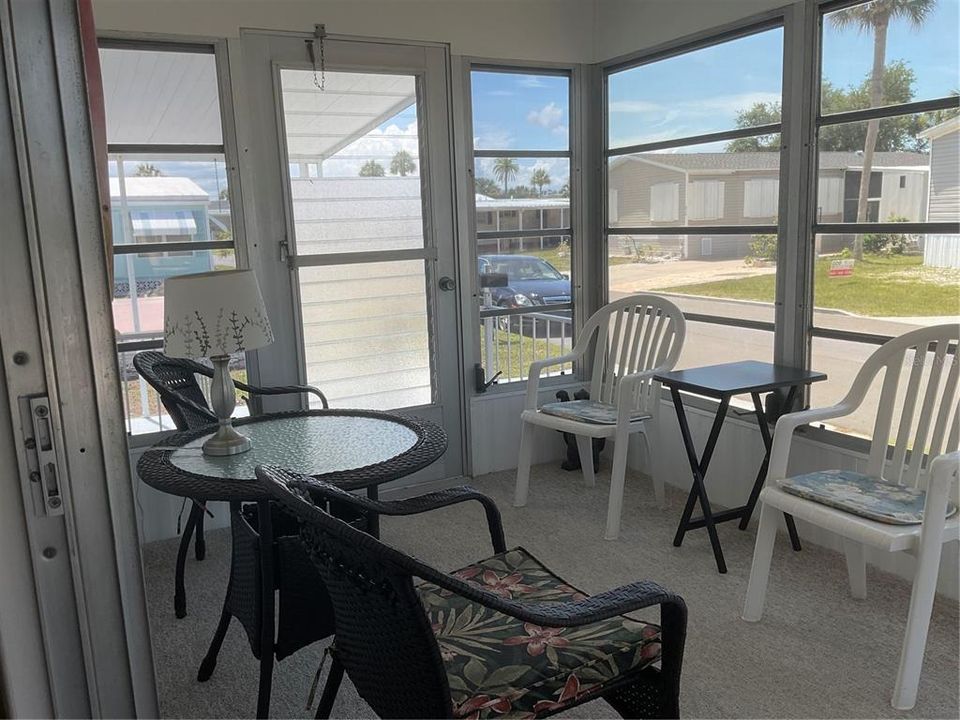 For Sale: $136,000 (2 beds, 2 baths, 960 Square Feet)