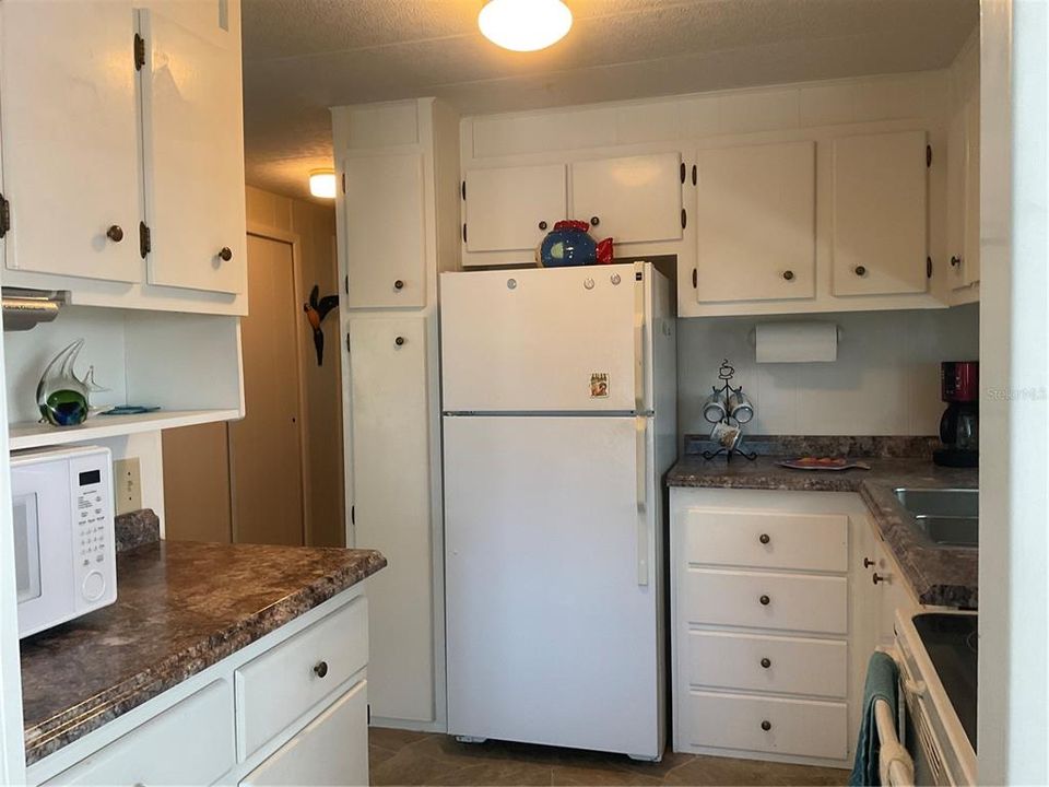 For Sale: $136,000 (2 beds, 2 baths, 960 Square Feet)