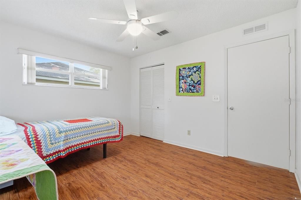 For Sale: $154,999 (2 beds, 2 baths, 1215 Square Feet)