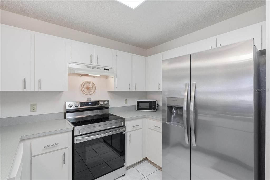 For Sale: $154,999 (2 beds, 2 baths, 1215 Square Feet)