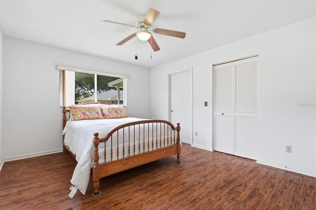 For Sale: $154,999 (2 beds, 2 baths, 1215 Square Feet)