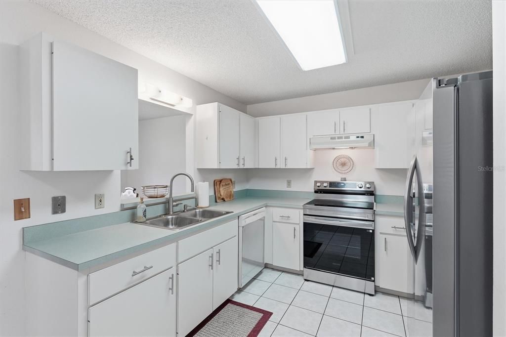 For Sale: $154,999 (2 beds, 2 baths, 1215 Square Feet)