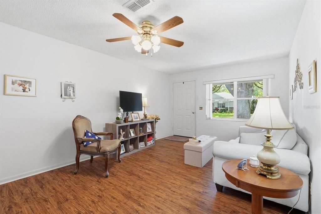 For Sale: $154,999 (2 beds, 2 baths, 1215 Square Feet)