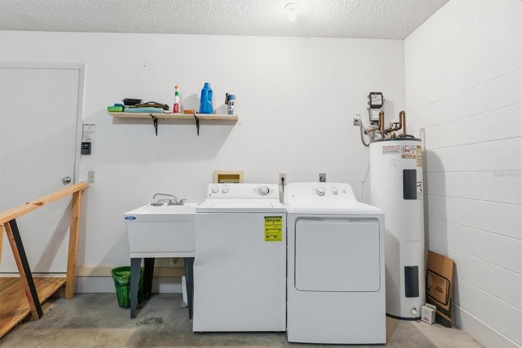 For Sale: $154,999 (2 beds, 2 baths, 1215 Square Feet)