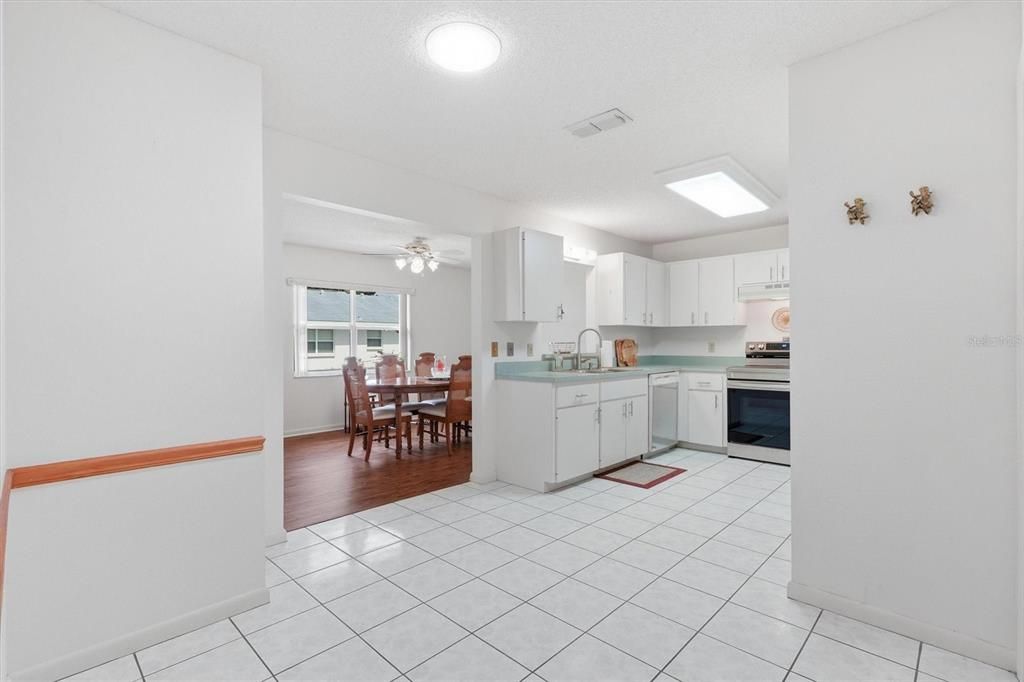 For Sale: $154,999 (2 beds, 2 baths, 1215 Square Feet)
