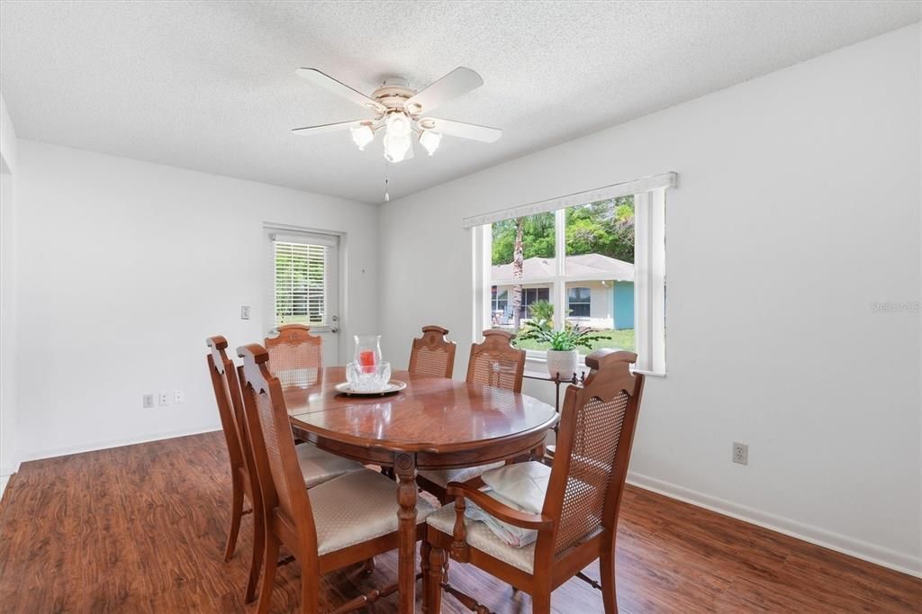 For Sale: $154,999 (2 beds, 2 baths, 1215 Square Feet)
