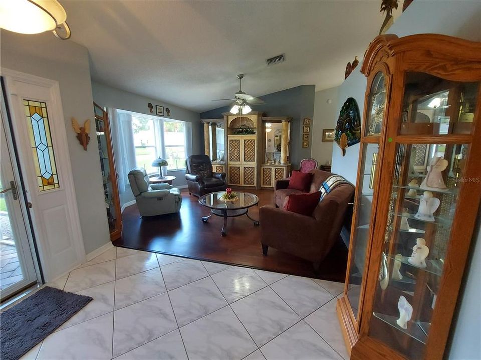 En Venta: $309,000 (3 camas, 2 baños, 1903 Pies cuadrados)