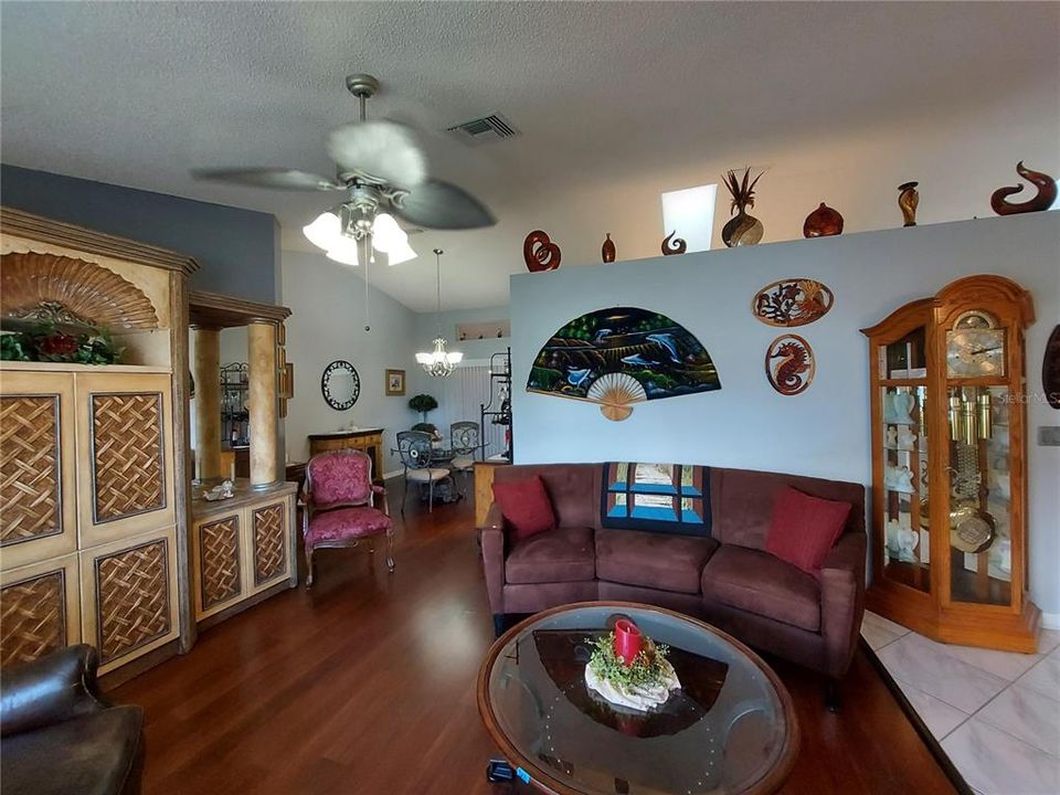En Venta: $309,000 (3 camas, 2 baños, 1903 Pies cuadrados)