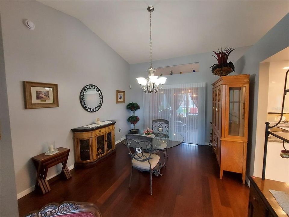 En Venta: $309,000 (3 camas, 2 baños, 1903 Pies cuadrados)