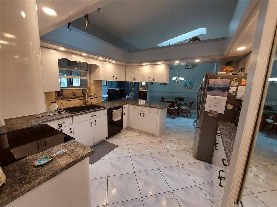 En Venta: $309,000 (3 camas, 2 baños, 1903 Pies cuadrados)