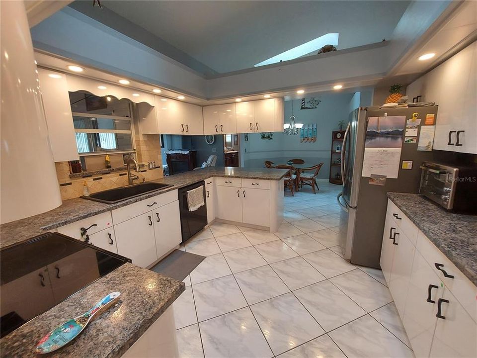 En Venta: $309,000 (3 camas, 2 baños, 1903 Pies cuadrados)