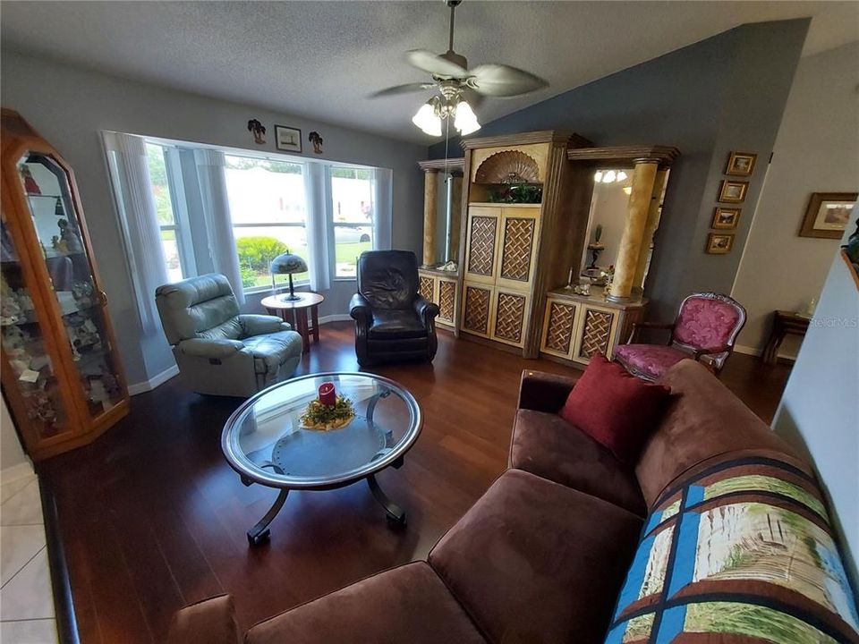 En Venta: $309,000 (3 camas, 2 baños, 1903 Pies cuadrados)