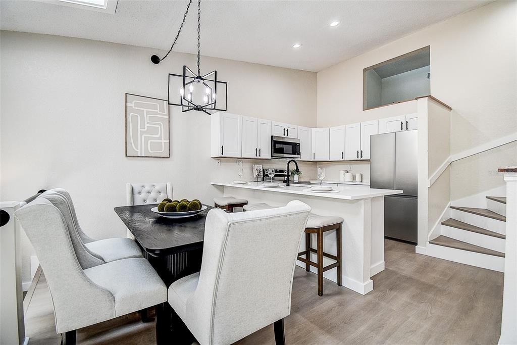 For Sale: $239,000 (2 beds, 1 baths, 1190 Square Feet)
