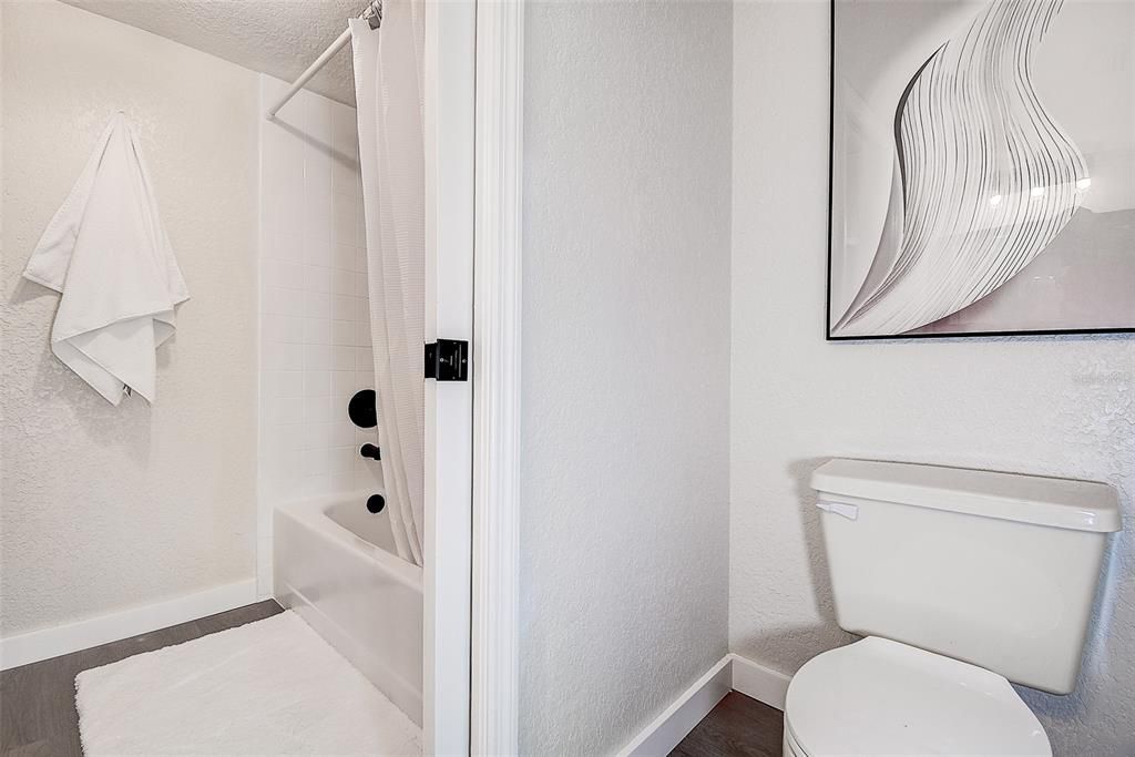For Sale: $239,000 (2 beds, 1 baths, 1190 Square Feet)