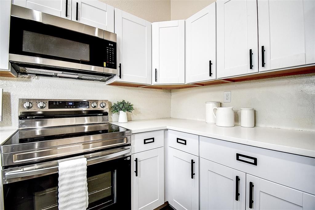 For Sale: $239,000 (2 beds, 1 baths, 1190 Square Feet)