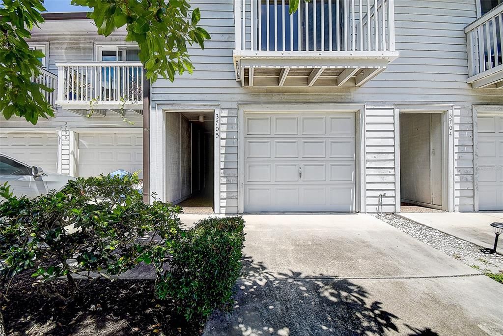 For Sale: $239,000 (2 beds, 1 baths, 1190 Square Feet)