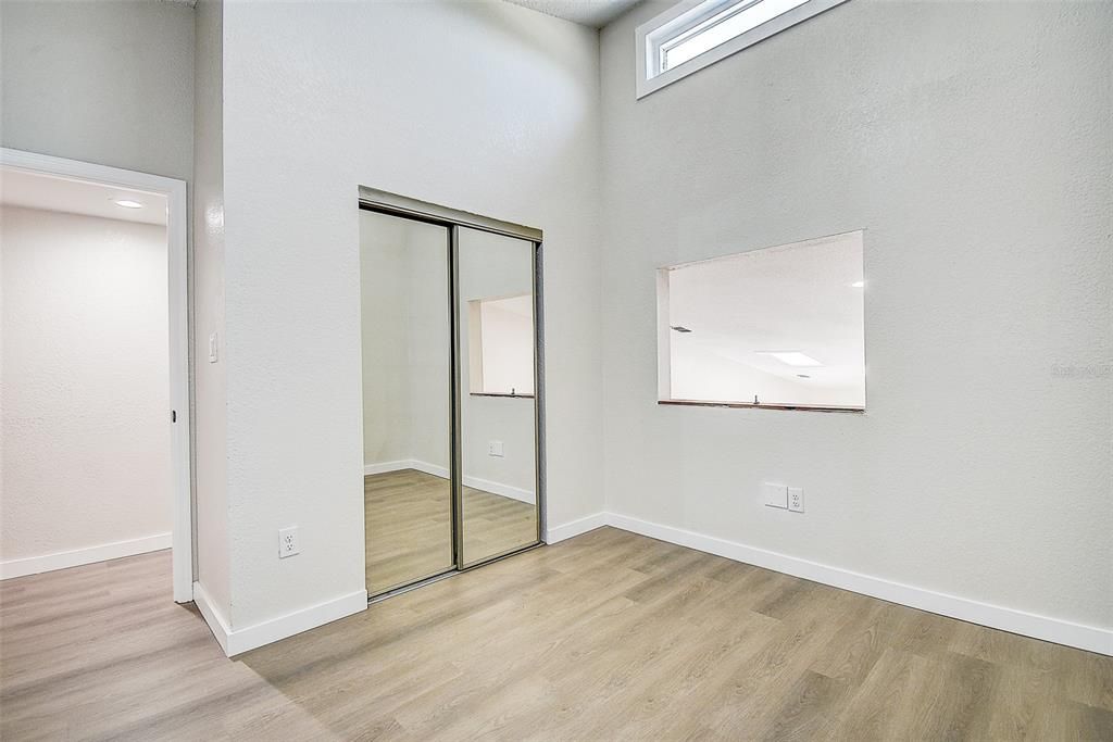 For Sale: $239,000 (2 beds, 1 baths, 1190 Square Feet)