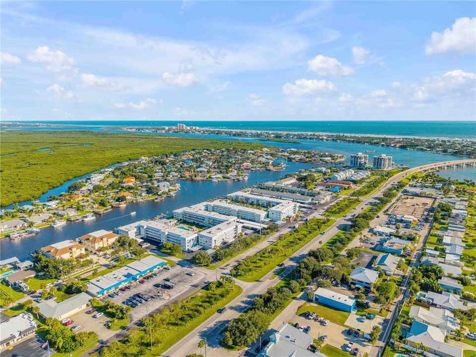 For Sale: $429,900 (2 beds, 2 baths, 1134 Square Feet)