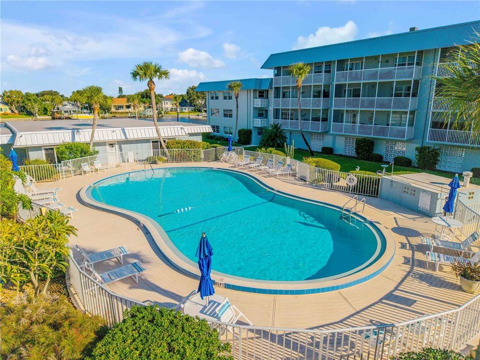 For Sale: $429,900 (2 beds, 2 baths, 1134 Square Feet)