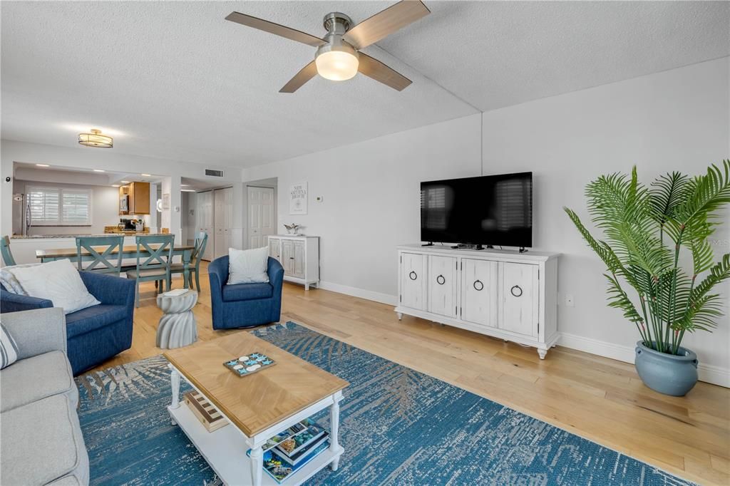 For Sale: $429,900 (2 beds, 2 baths, 1134 Square Feet)