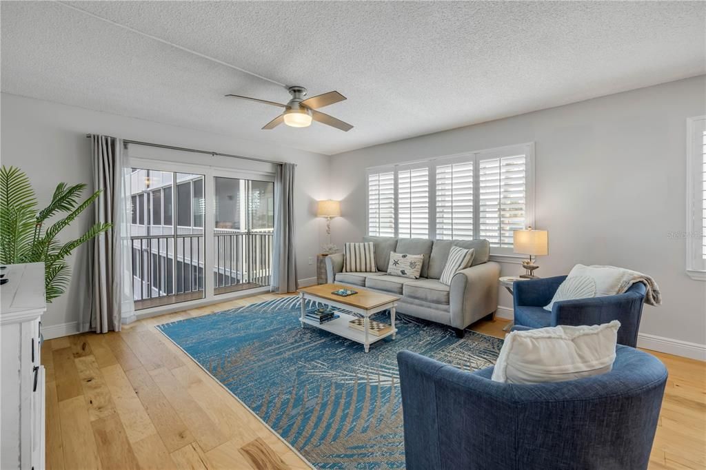 For Sale: $429,900 (2 beds, 2 baths, 1134 Square Feet)