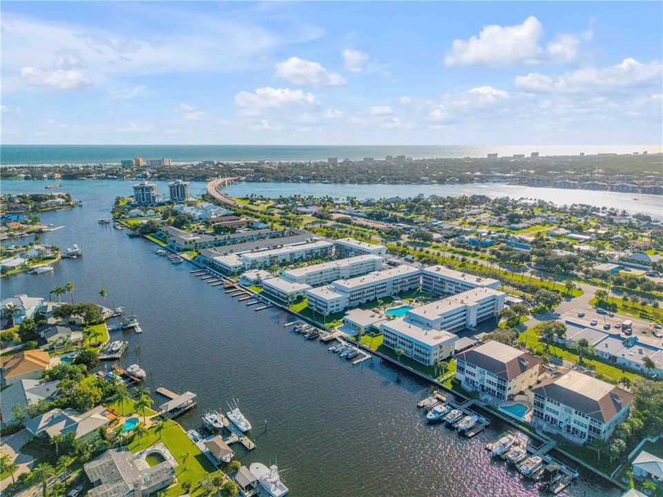 For Sale: $429,900 (2 beds, 2 baths, 1134 Square Feet)