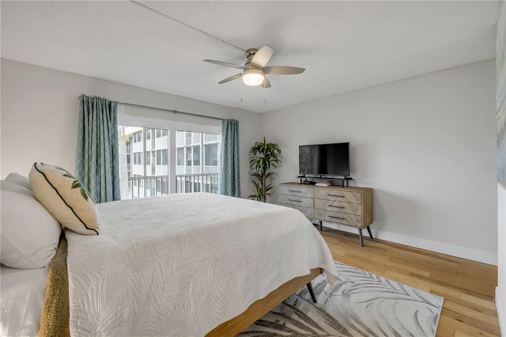 For Sale: $429,900 (2 beds, 2 baths, 1134 Square Feet)