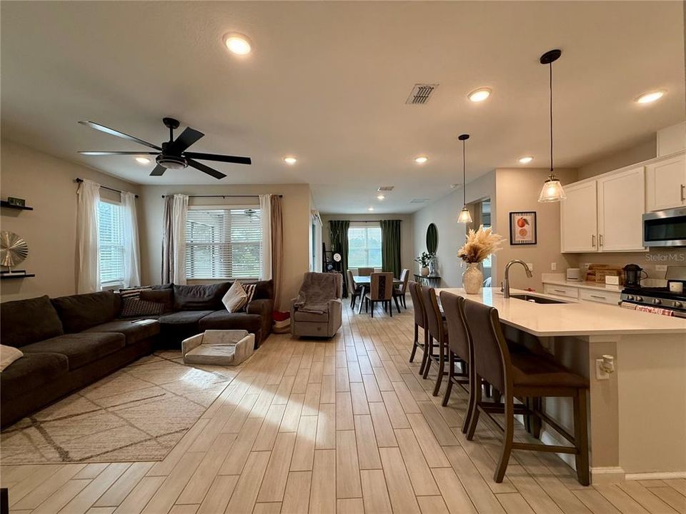 For Rent: $2,495 (3 beds, 2 baths, 1725 Square Feet)