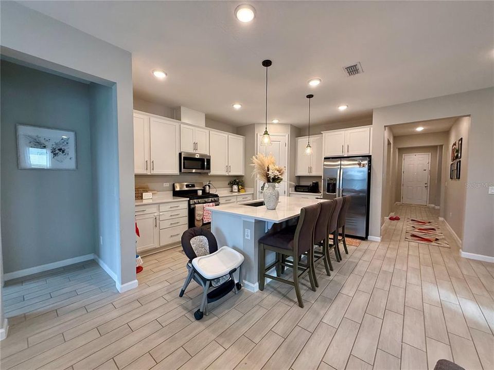 For Rent: $2,495 (3 beds, 2 baths, 1725 Square Feet)