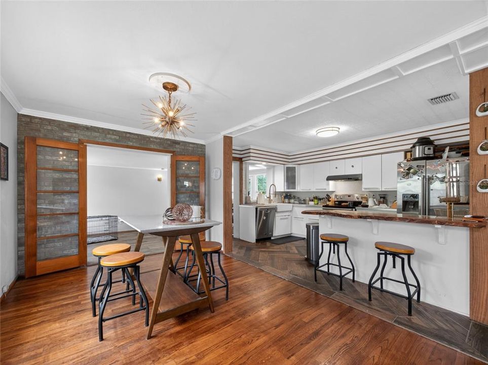 For Sale: $499,900 (3 beds, 2 baths, 1383 Square Feet)