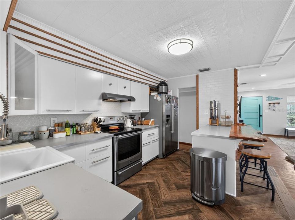 For Sale: $499,900 (3 beds, 2 baths, 1383 Square Feet)