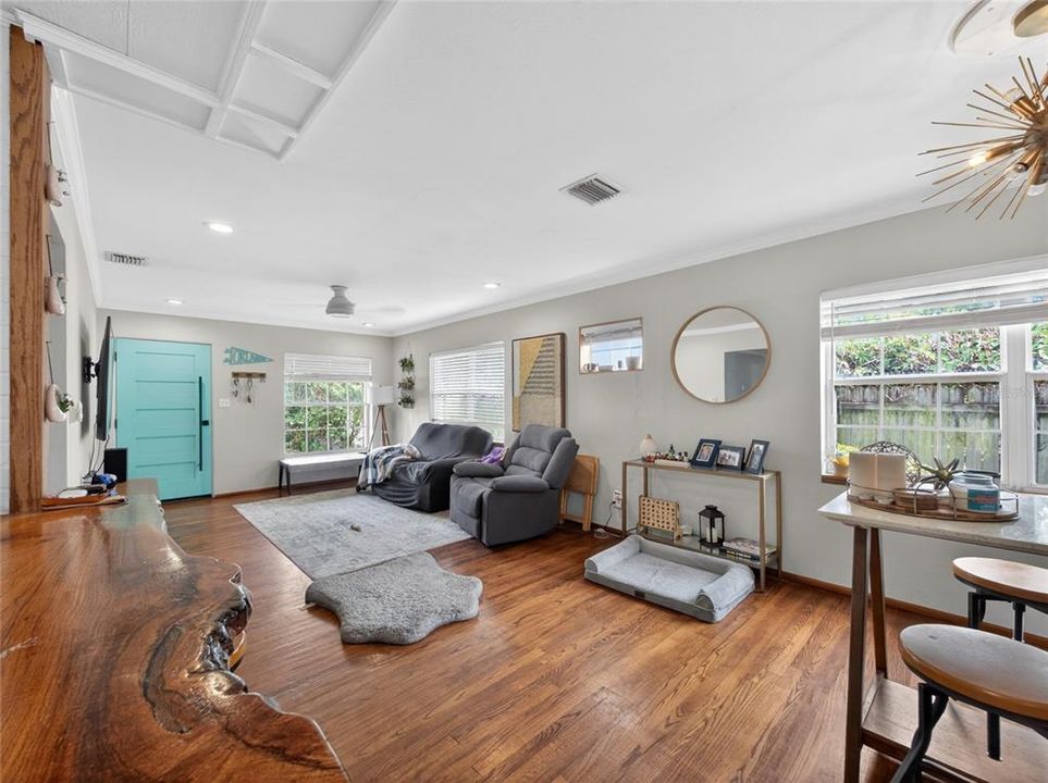 For Sale: $499,900 (3 beds, 2 baths, 1383 Square Feet)