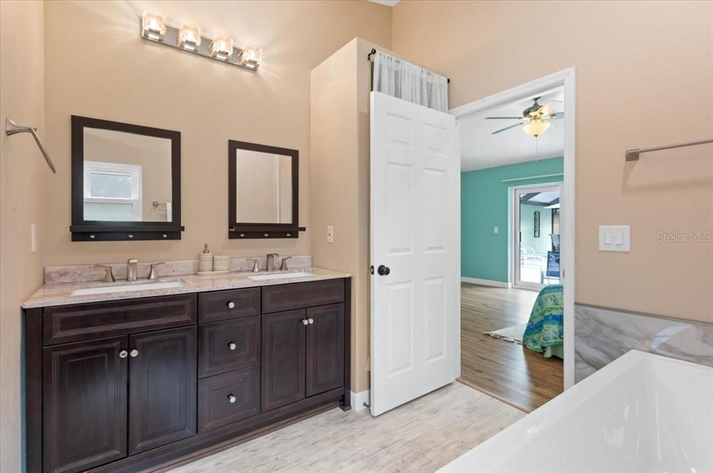 For Sale: $515,000 (4 beds, 2 baths, 2062 Square Feet)