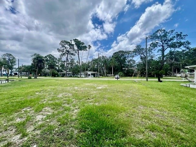 На продажу: $80,000 (0.18 acres)