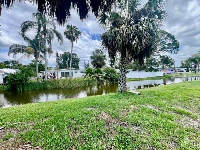 На продажу: $80,000 (0.18 acres)