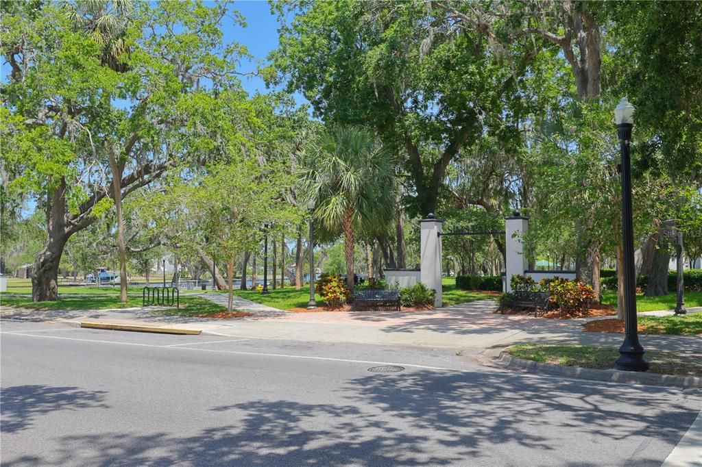 На продажу: $80,000 (0.18 acres)