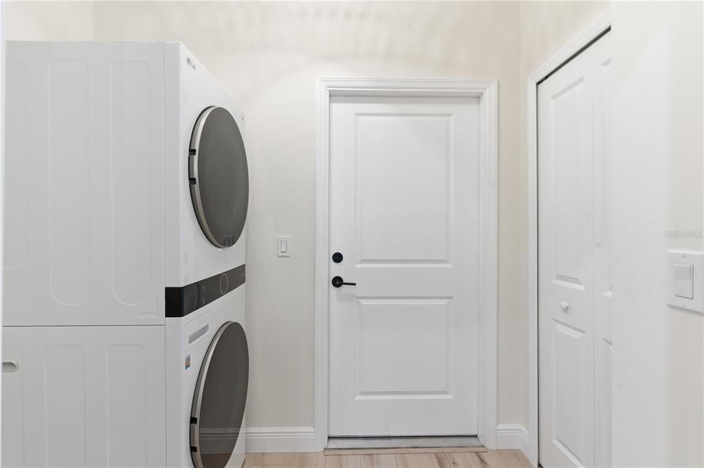 For Rent: $2,600 (3 beds, 2 baths, 1614 Square Feet)