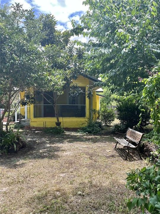 For Rent: $1,700 (2 beds, 1 baths, 845 Square Feet)