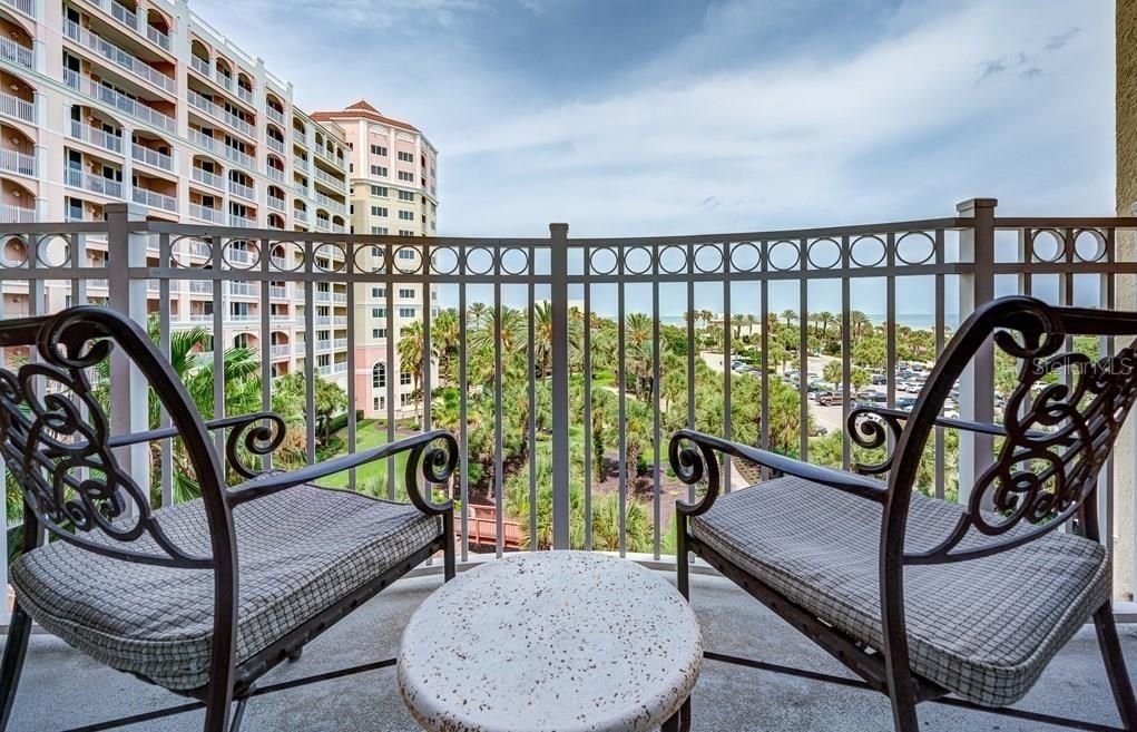 For Sale: $320,000 (1 beds, 1 baths, 678 Square Feet)