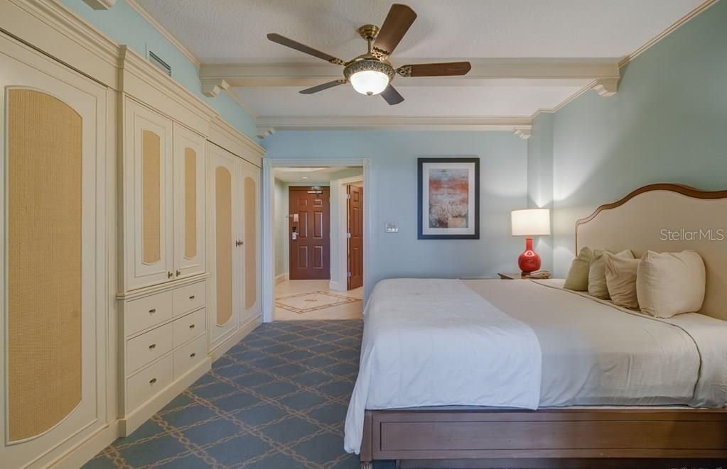 For Sale: $320,000 (1 beds, 1 baths, 678 Square Feet)