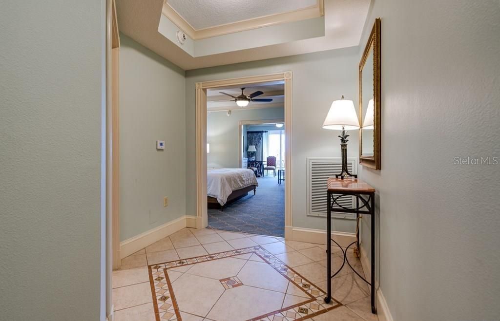 For Sale: $320,000 (1 beds, 1 baths, 678 Square Feet)